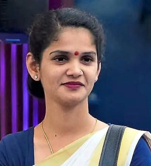 Chaitra Kundapura Profile